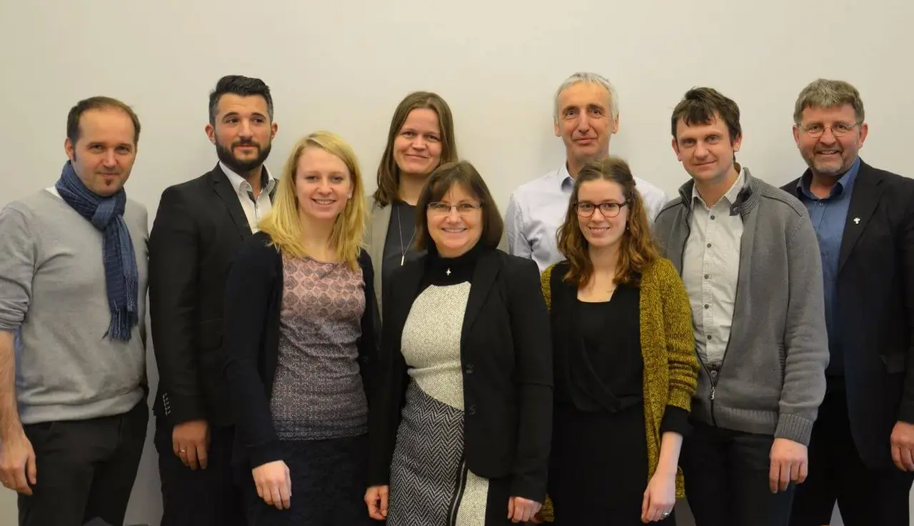 Vorstand des Vereins „Fresh X – Netzwerk e.V.“ (vlnr. hinten: Oliver Ahlfeld, Patrick Todjeras, Sandra Bills, Reinhold Krebs, Thomas Schlegel, Dr. Martin Brändl; vorne: Katharina Haubold, Birgit Dierks, Annika Walther; fehlend: Jürgen Baron, Regine Born, Dr. Florian Karcher, Dr. Barry Sloan, Matthias Kaune).