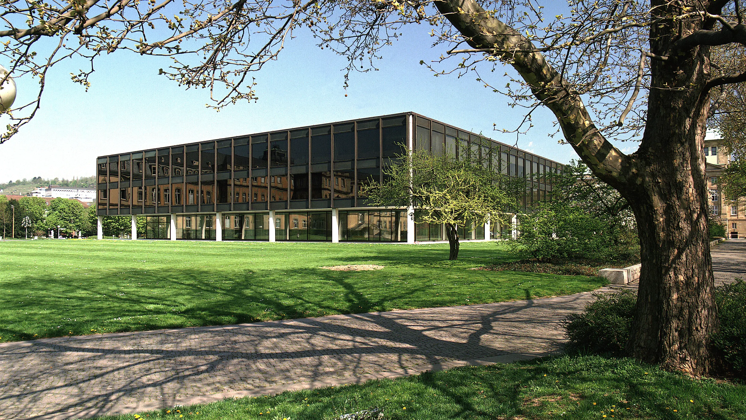 Stuttgart: Landtag von Baden-Württemberg Außenansicht 1993 Stuttgart: Landtag von Baden-Württemberg Außenansicht 1993