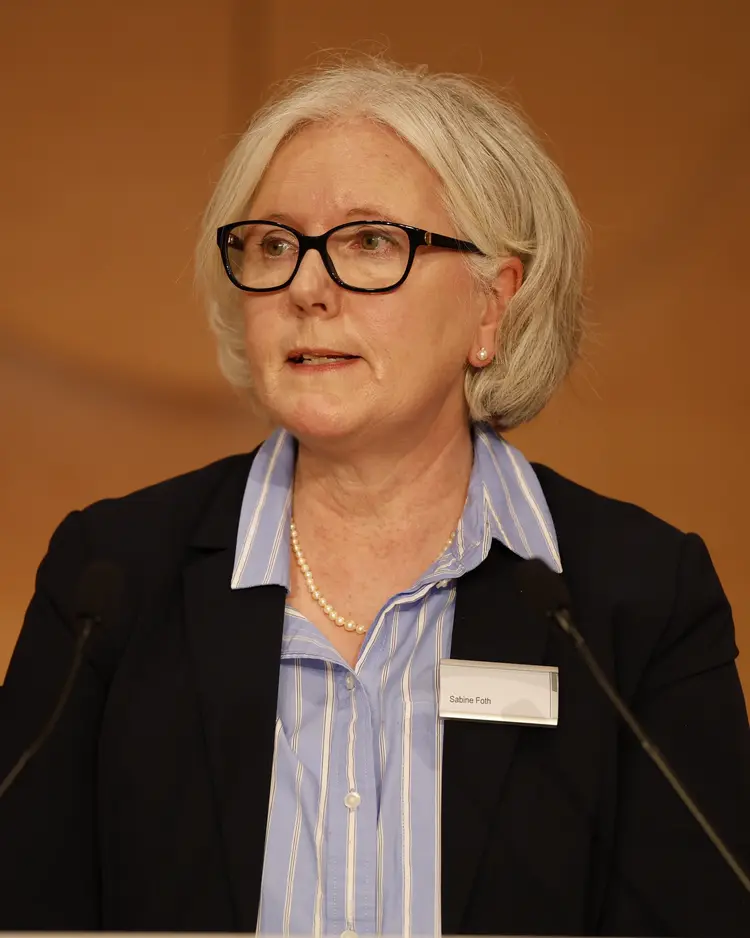 Synodalpräsidentin Sabine Foth verlas die Stellungnahme.