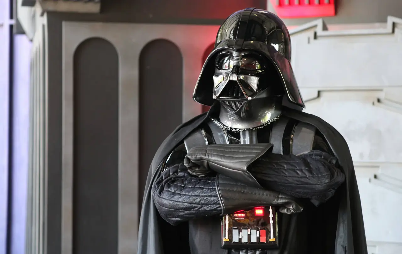 Darth Vader landet in der Parodie von Pfarrer Tobias Schneider auf dem Todesstern, um seine Stimme bei der württembergischen Kirchenwahl abzugeben (Symbolbild).