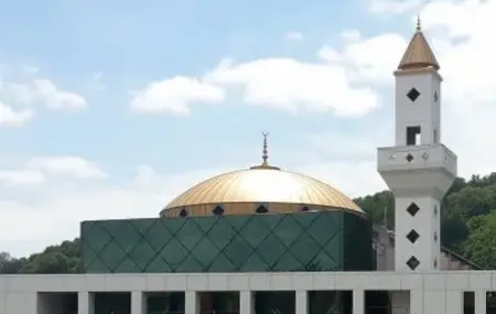 Der islamische Gebetsruf ist derzeit in einigen Orten lautsprecherverstärkt zu hören. Die Kommunen entscheiden unterschiedlich.