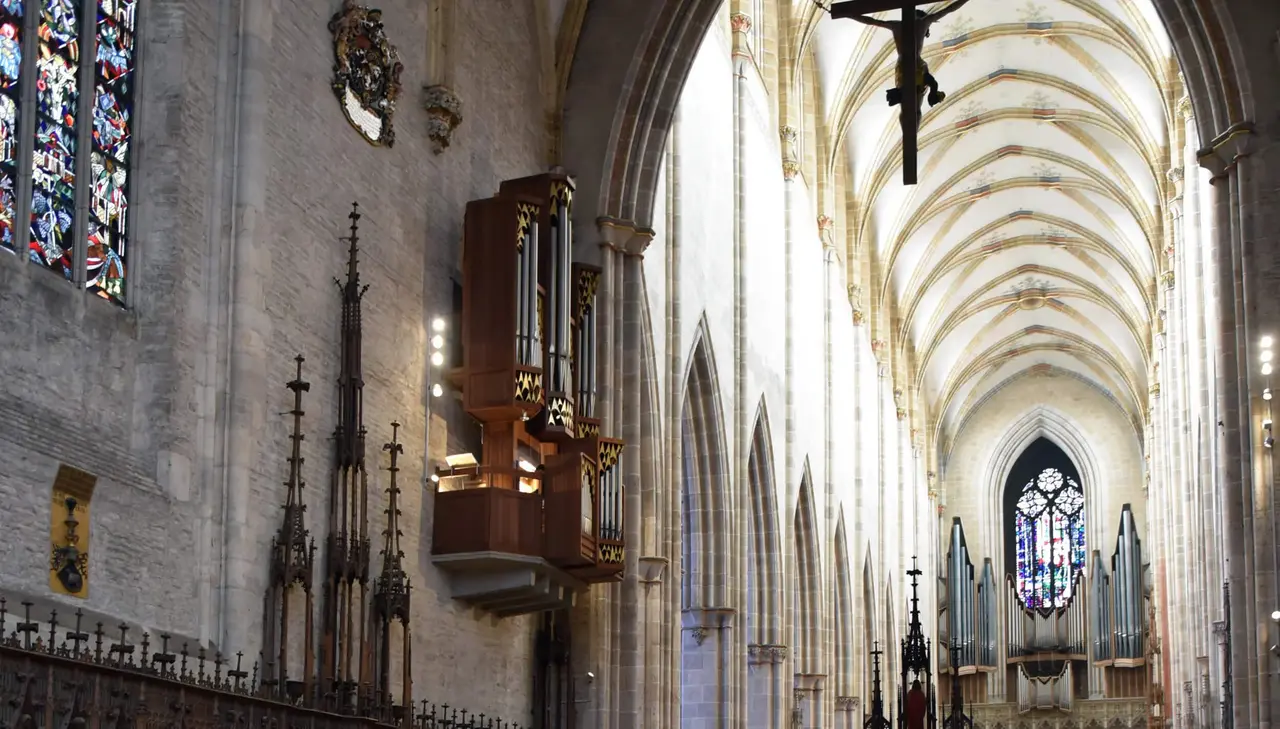 Noch hängt die sogenannte Schwalbennest-Orgel im Chor des Ulmer Münsters - doch ihre Tage dort sind gezählt.