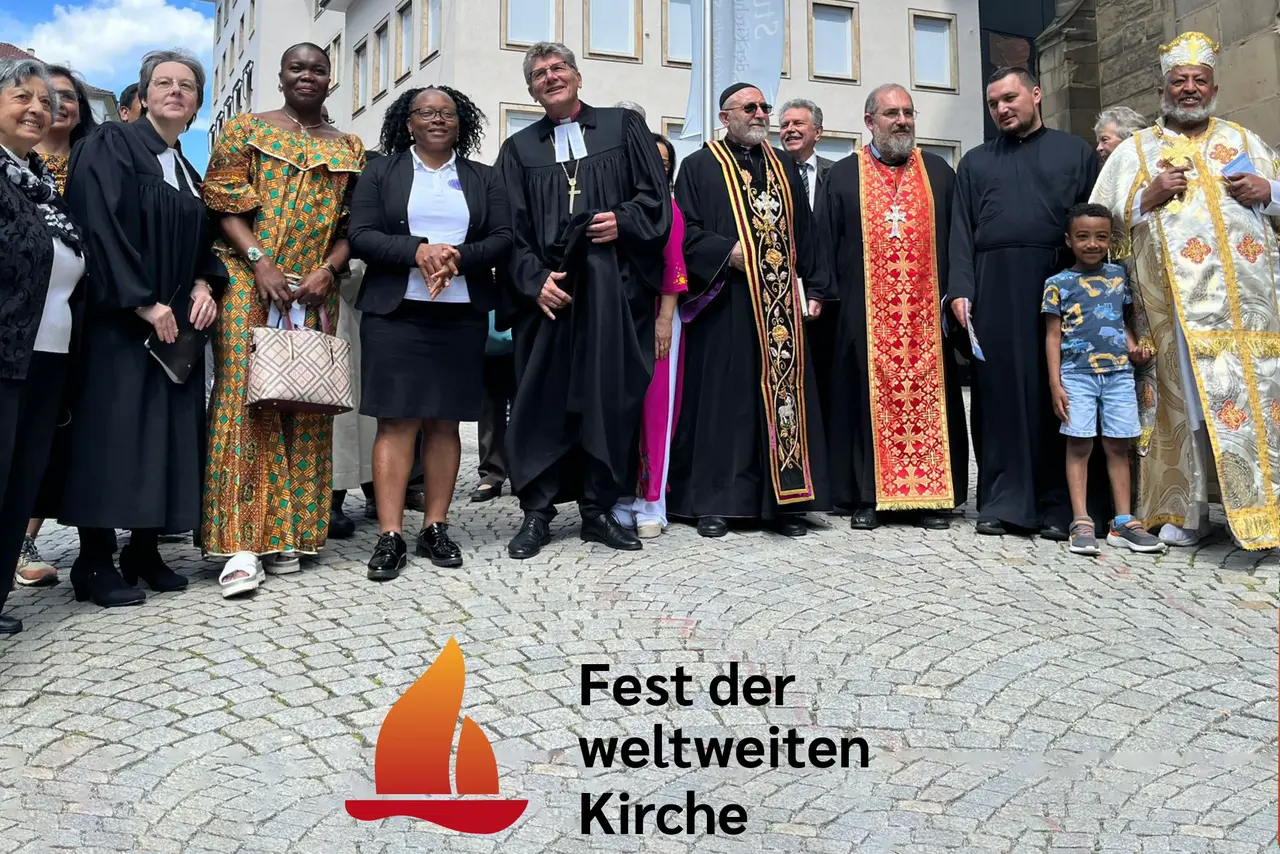 Fest der weltweiten Kirche (Archivbild). 5. von links: Landesbischof Ernst-Wilhelm Gohl Einige leitende Geistliche bei einem früheren Tag der weltweiten Kirche (Archivbild). 5. von links: Landesbischof Ernst-Wilhelm Gohl