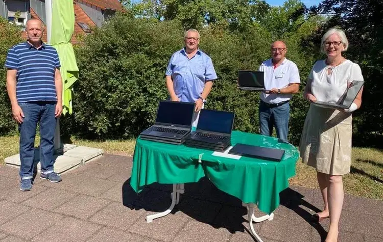 Landessynode spendet Laptops an die Evangelische Jugend in Stuttgart.