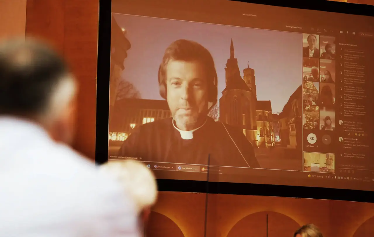 Pfarrer Matthias Vosseler hielt die Predigt per Video-Konferenz.