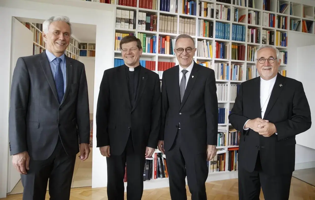 Bischöfe 4K Landesbischof Jochen Cornelius-Bundschuh (Ev. Landeskirche in Baden), Erzbischof Stephan Burger (Erzbistum Freiburg), Landesbischof Frank Otfried July (Ev. Landeskirche in Württemberg) sowie Bischof Gebhard Fürst (Diözese Rottenburg-Stuttgart) (vlnr, Archiv-Foto)