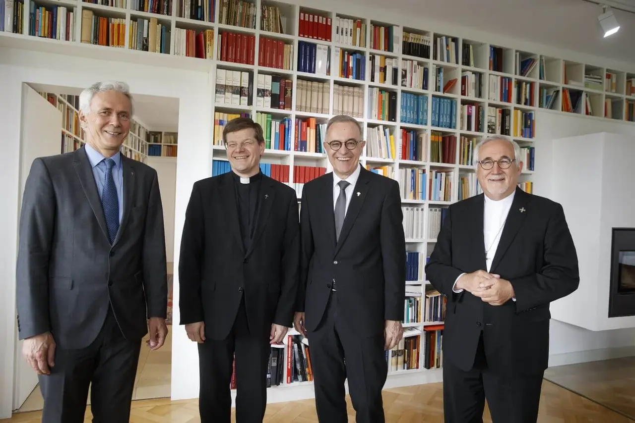 Landesbischof Jochen Cornelius-Bundschuh (Ev. Landeskirche in Baden), Erzbischof Stephan Burger (Erzbistum Freiburg), Landesbischof Frank Otfried July (Ev. Landeskirche in Württemberg) sowie  Bischof Gebhard Fürst (Diözese Rottenburg-Stuttgart) (vlnr, Archiv-Foto)