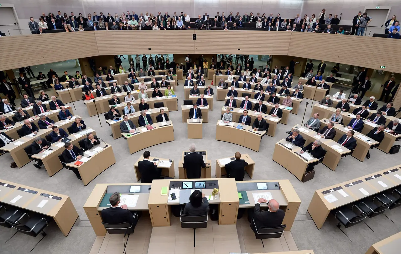 Im Plenarsaal des Landtags werden viele Themen bewegt. Volker Steinbrecher hat dafür ein offenes Ohr, aber als Seelsorger mindestens so sehr für das, was die Politiker sonst noch bewegt.